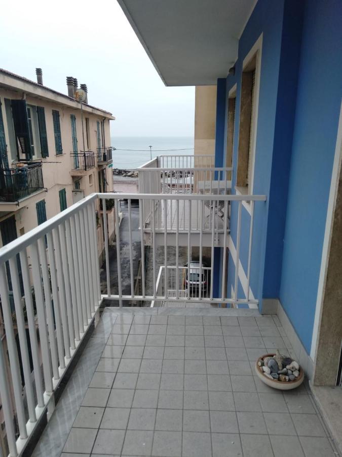 Azzurra Casa Vacanza Вентимилья Экстерьер фото